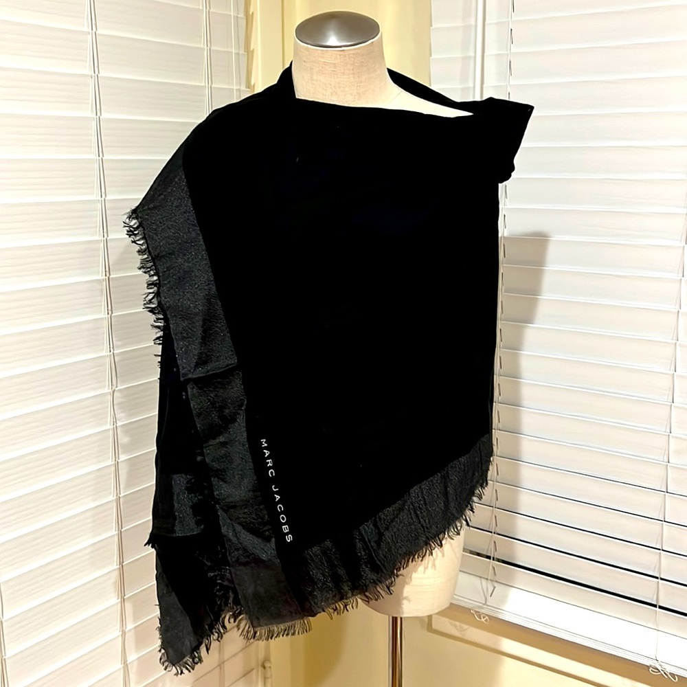 Marc Jacobs Elegant Black Scarf